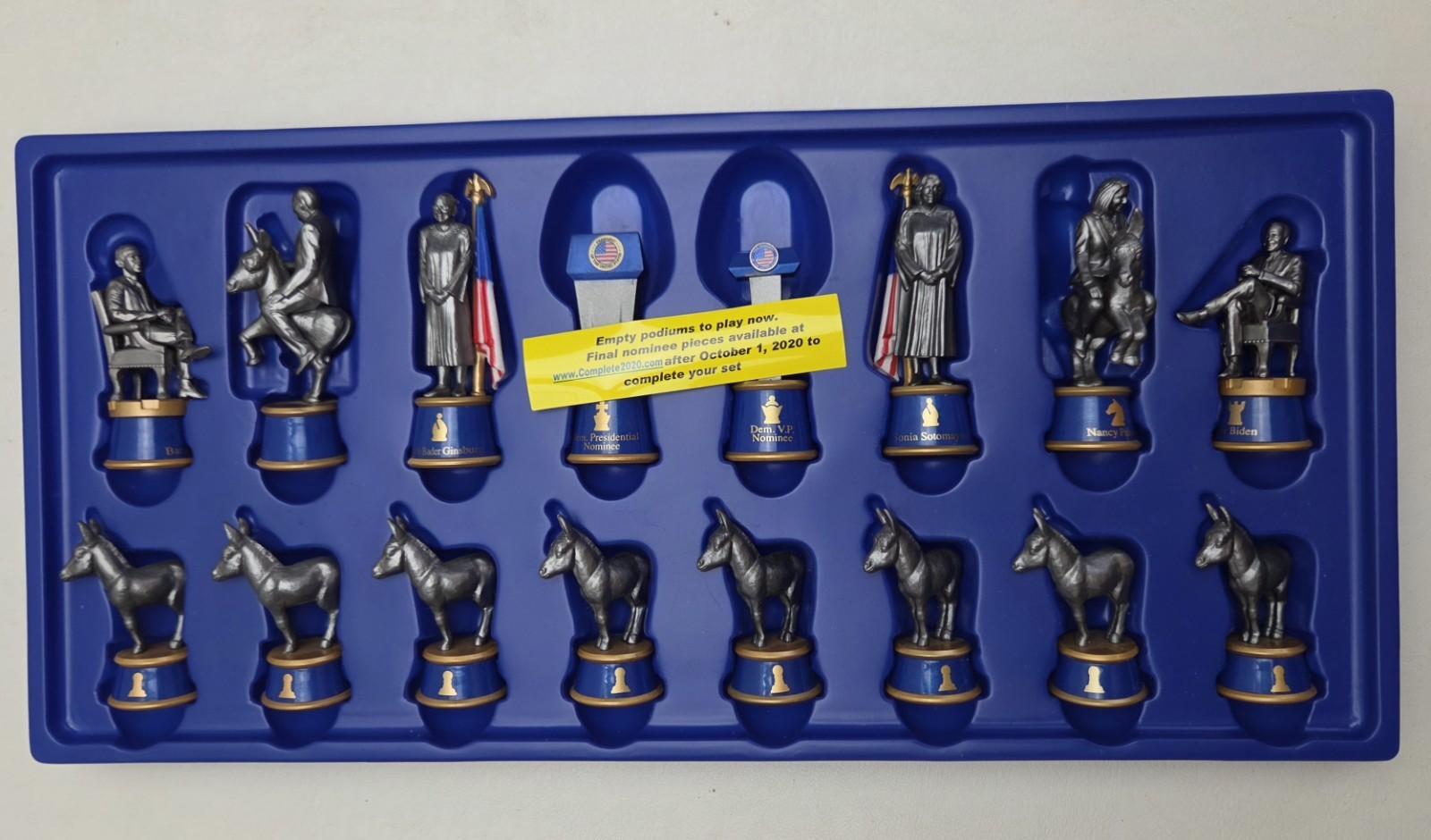 BulbHead 2020 Battle for the White House Chess Set w/ COA Trump Pence No Dem
