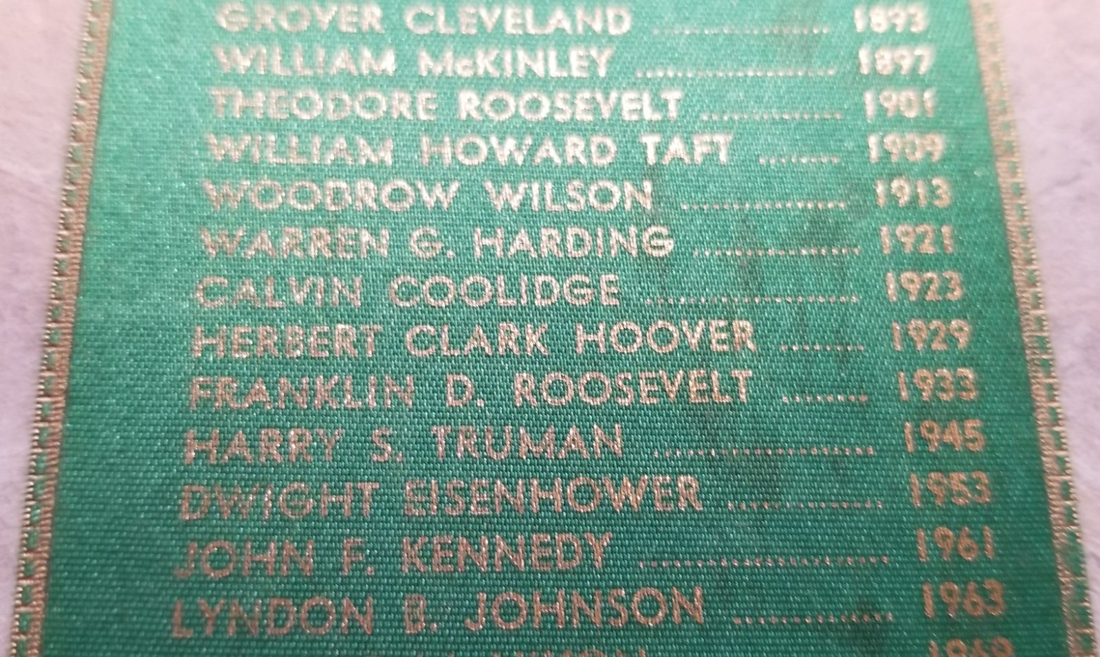 GREEN VTG SATIN PRESIDENTIAL BOOK MARKER PATRIOTIC THRU REAGAN ’81