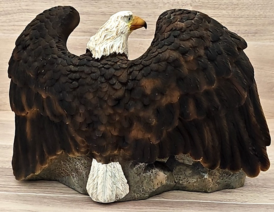 Mount Rushmore with Eagle Statue Approx. 9×6.25 Patriotic Presidential Sculpture