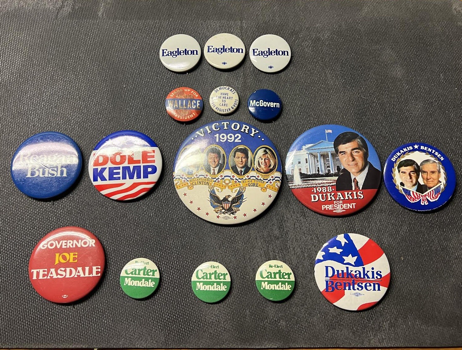 Lot of 16 Campaign & Political Buttons Democrat & Republican!!