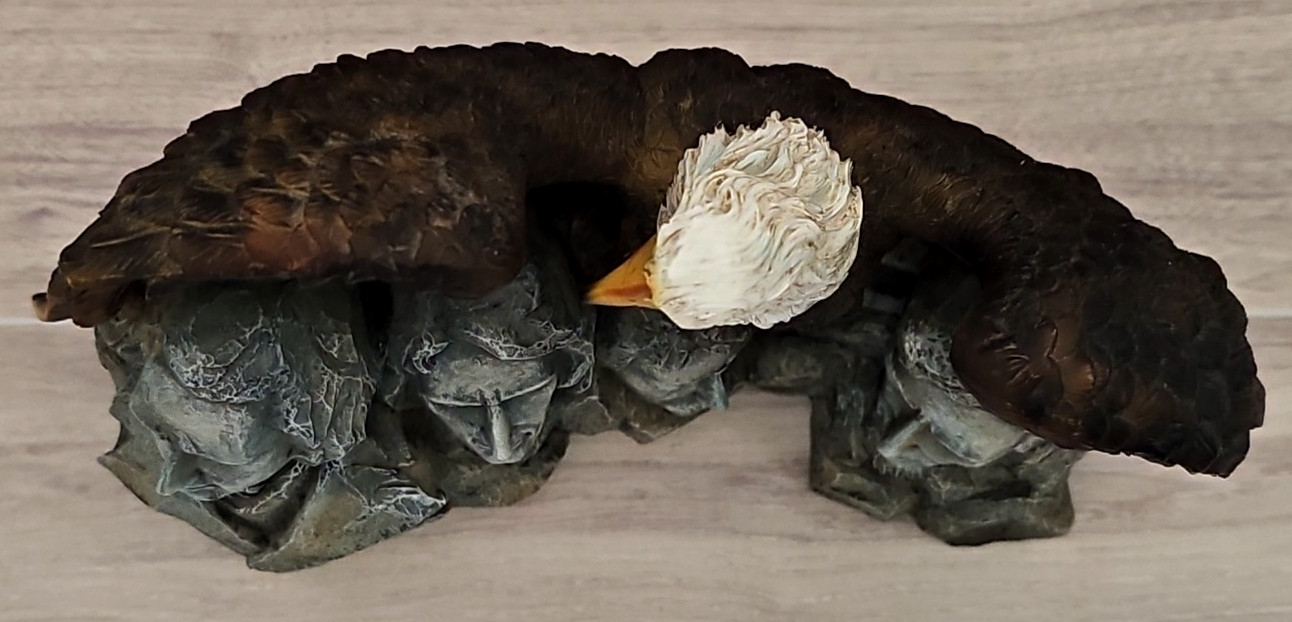 Mount Rushmore with Eagle Statue Approx. 9×6.25 Patriotic Presidential Sculpture