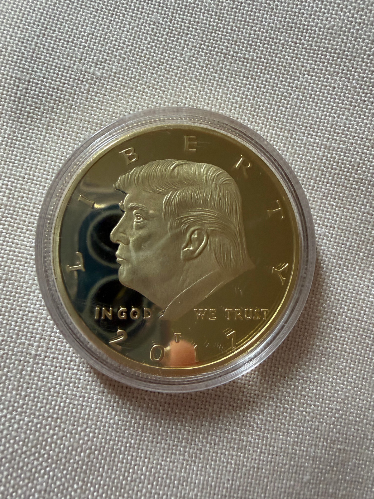 Donald Trump 2017 Coin Gold Collectable 45th President Includes Case