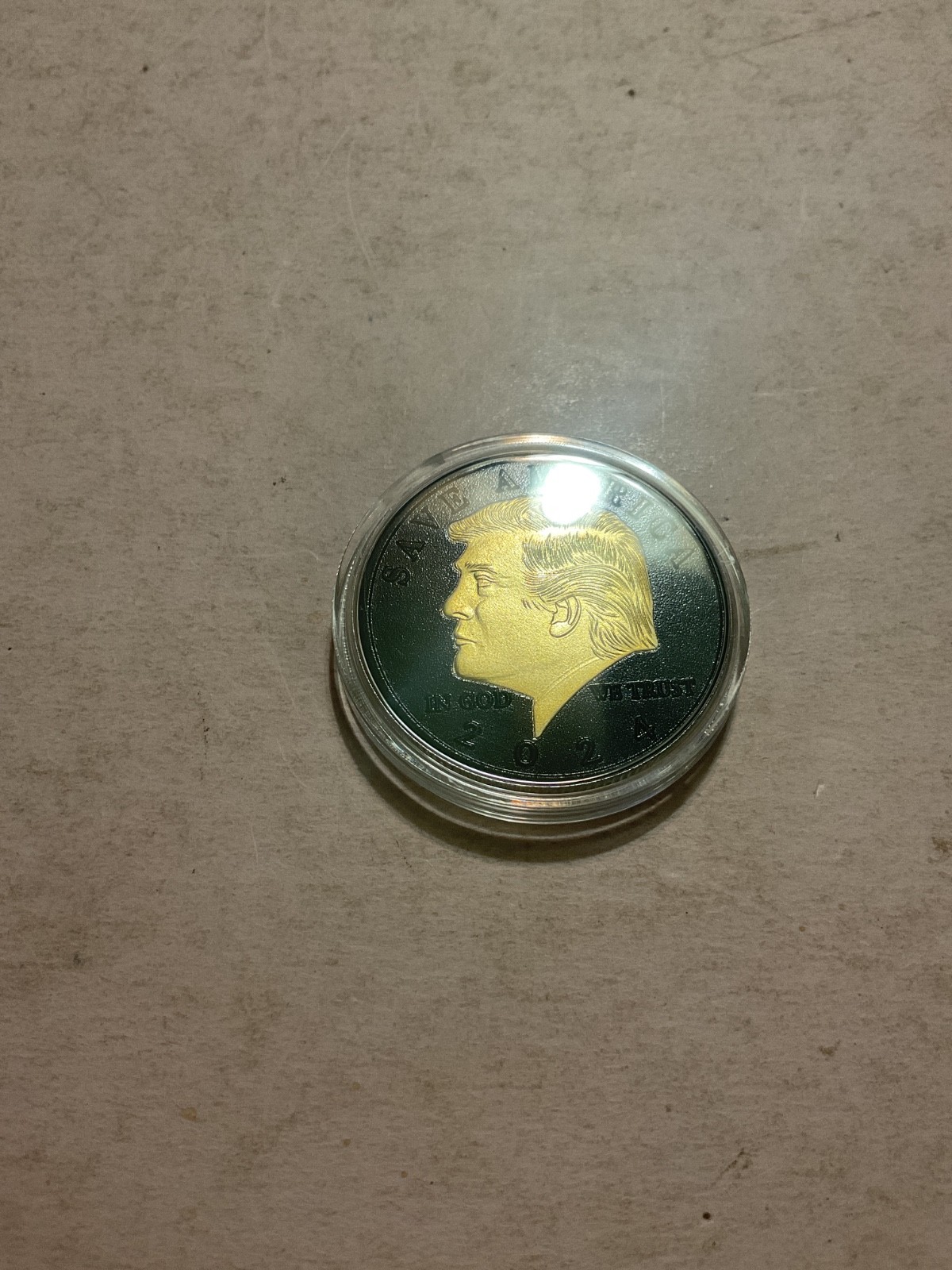 Donald Trump-2024-Black And Gold “Save America” Challenge Coin in clear holder