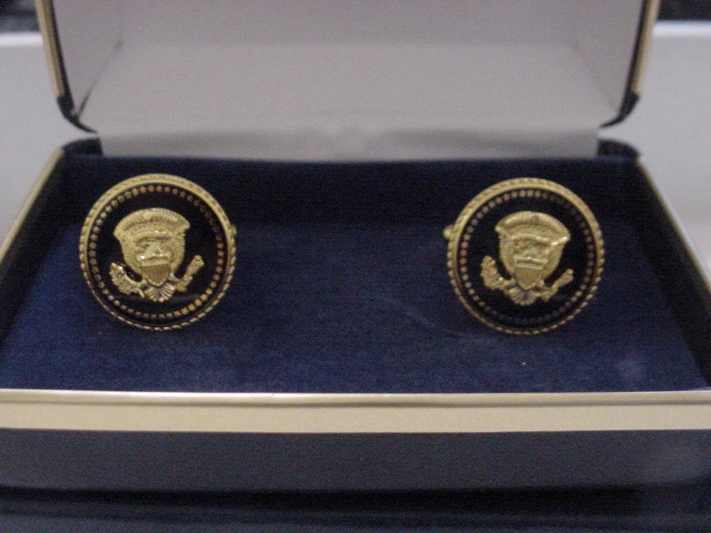Pair of President TRUMP Cufflinks – Presidential seal