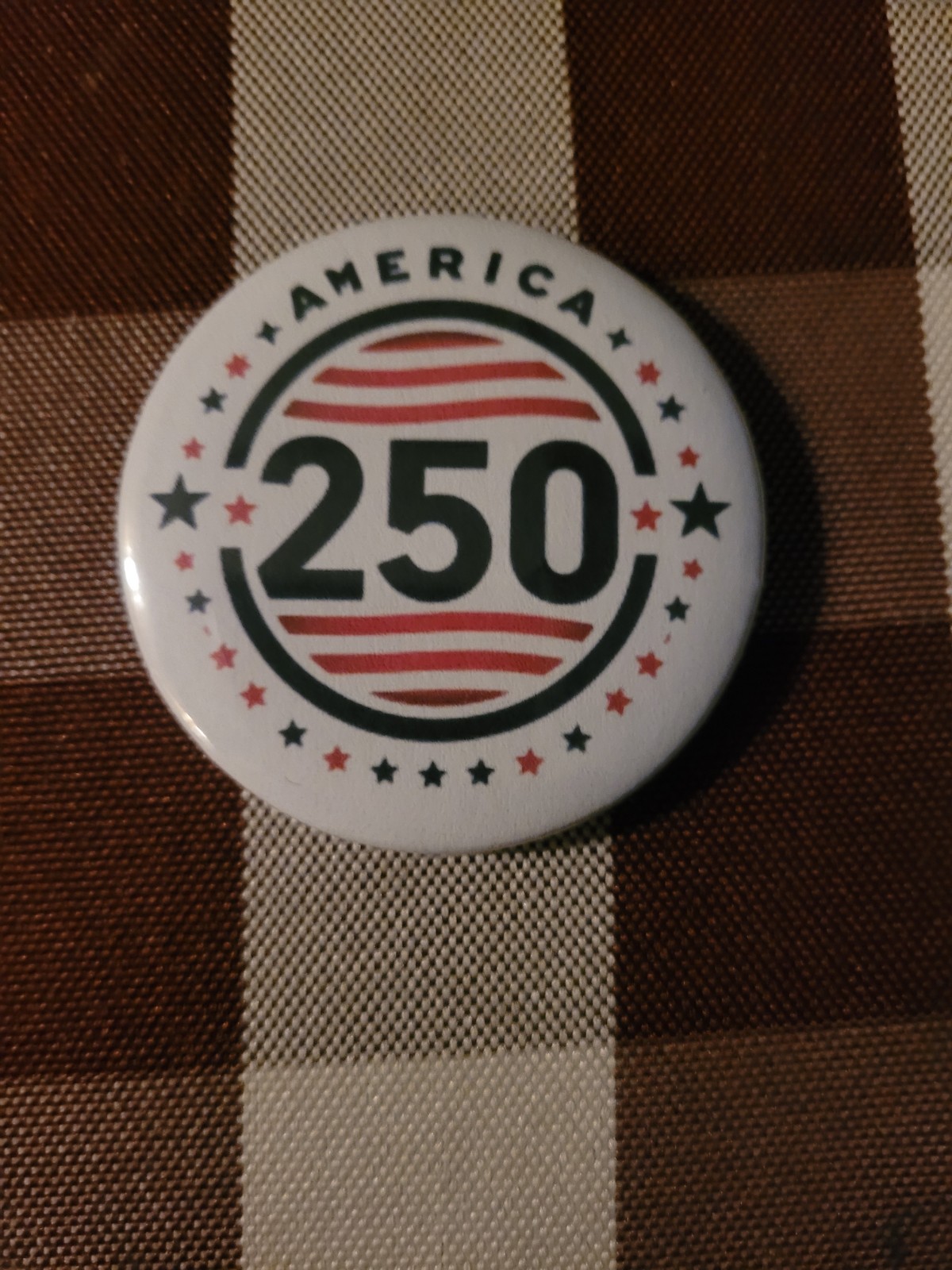 UNITED STATES OF AMERICA 250 ANNIVERSARY DONALD TRUMP BUTTON PIN 2 1/4″ ROUND