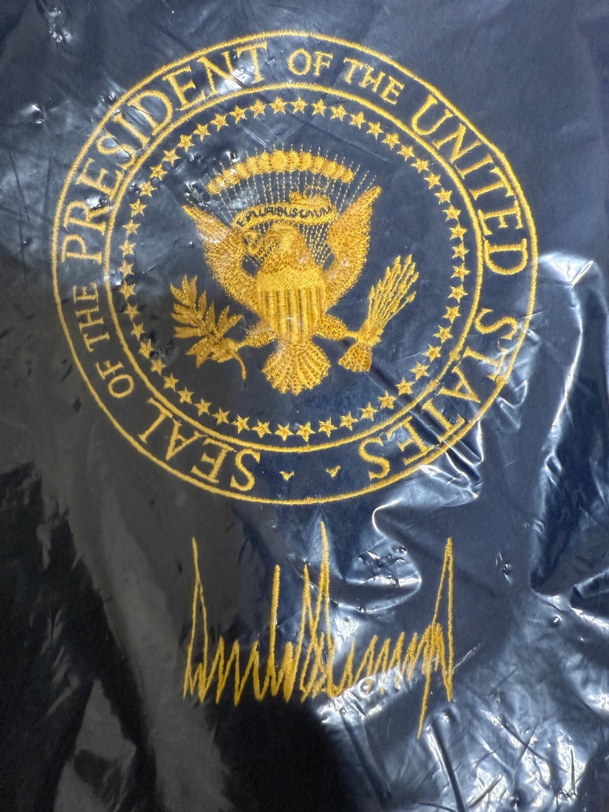 Presidential Seal – President Trump Signature – Fleece Blanket – New – Blue