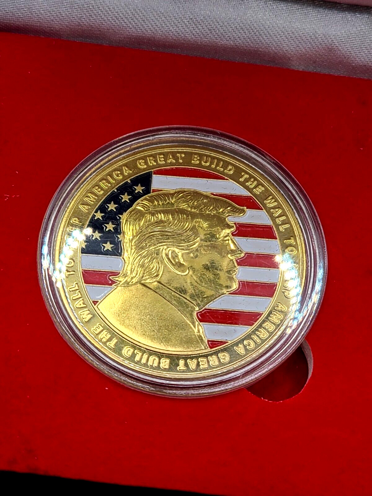 2018 Donald Trump Build The Wall Collector Challenge Coin w/ COA & Box