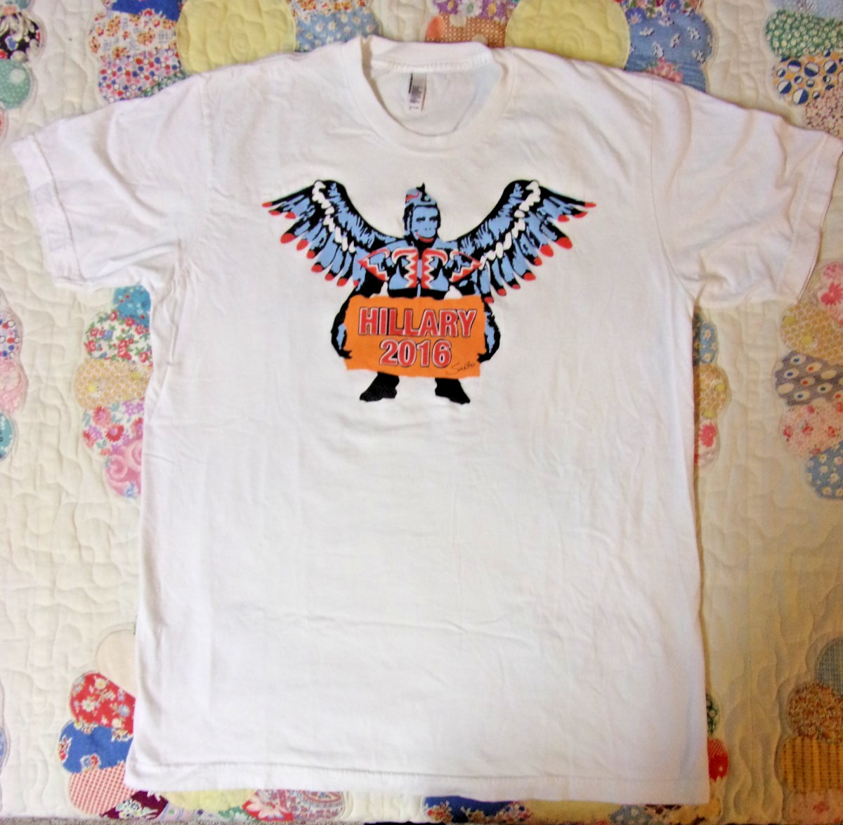 2016 HILLARY CLINTON WIZARD OF OZ FLYING MONKEY T-SHIRT ARTIST SABO EXCELLENT