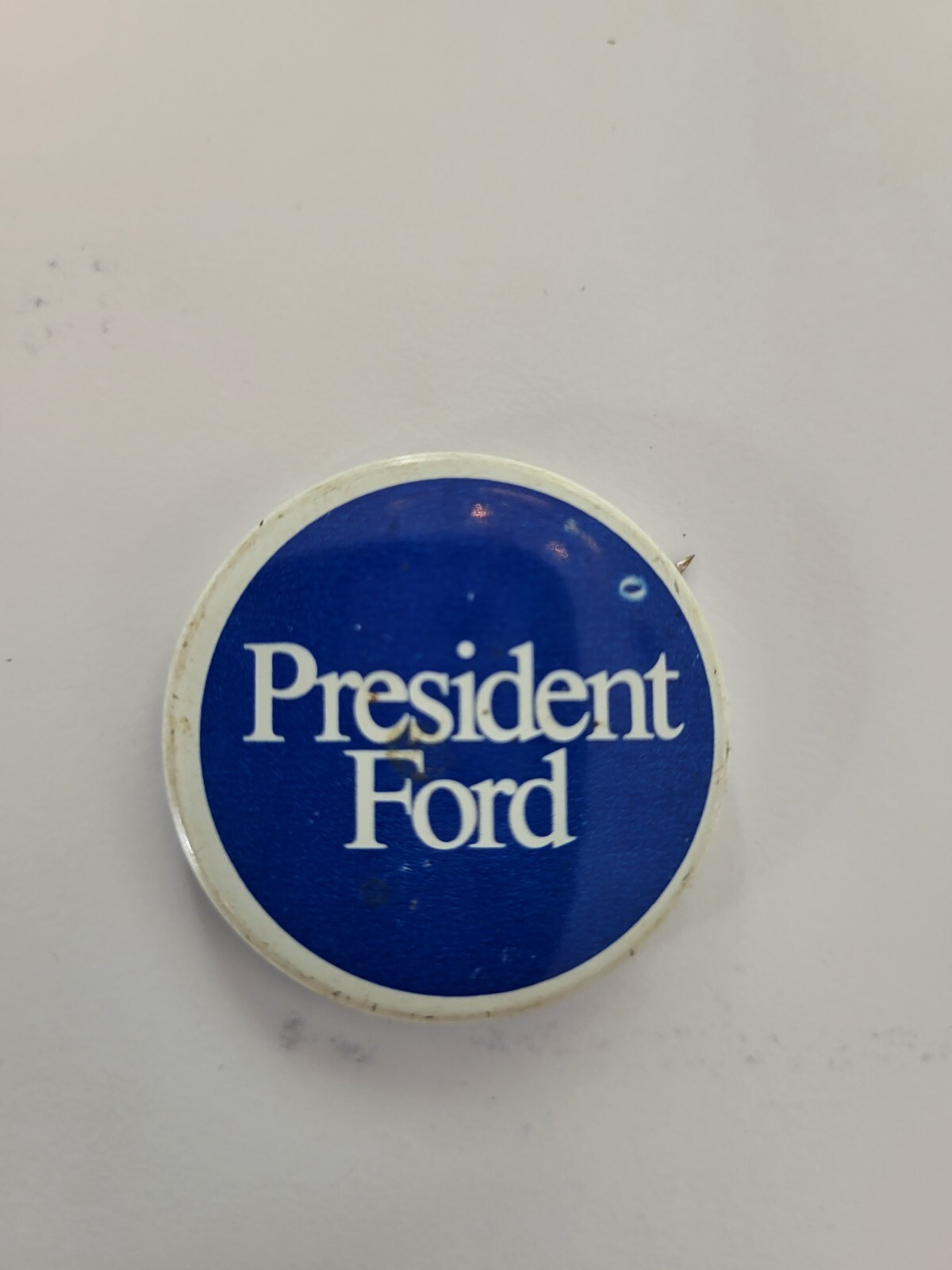 PRESIDENT FORD POLITICAL PIN PINBACK ELECTION VINTAGE 1 3/8″