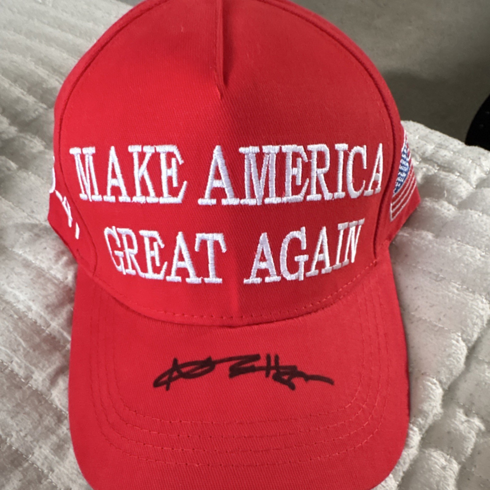 Signed Red ‘Make America Great Again’ Hat Beckett Auth SW17759