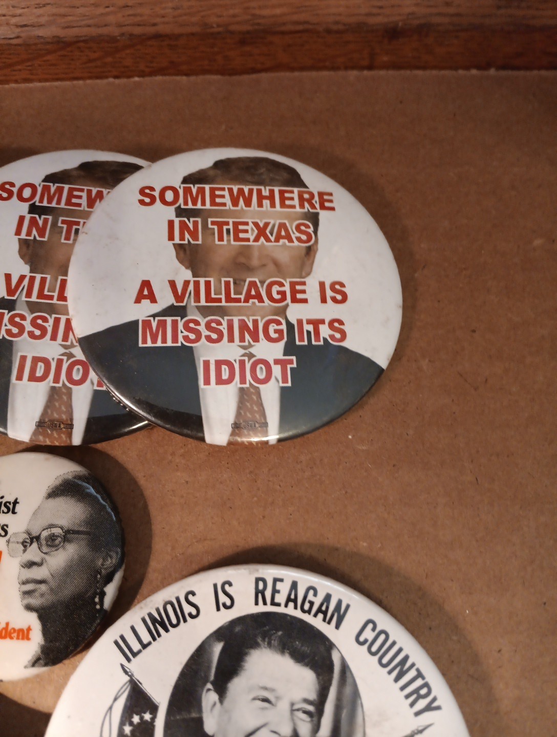 Original Pinback Butons Bush, Regan, Reid, Perot, And Carter As Seen In photos