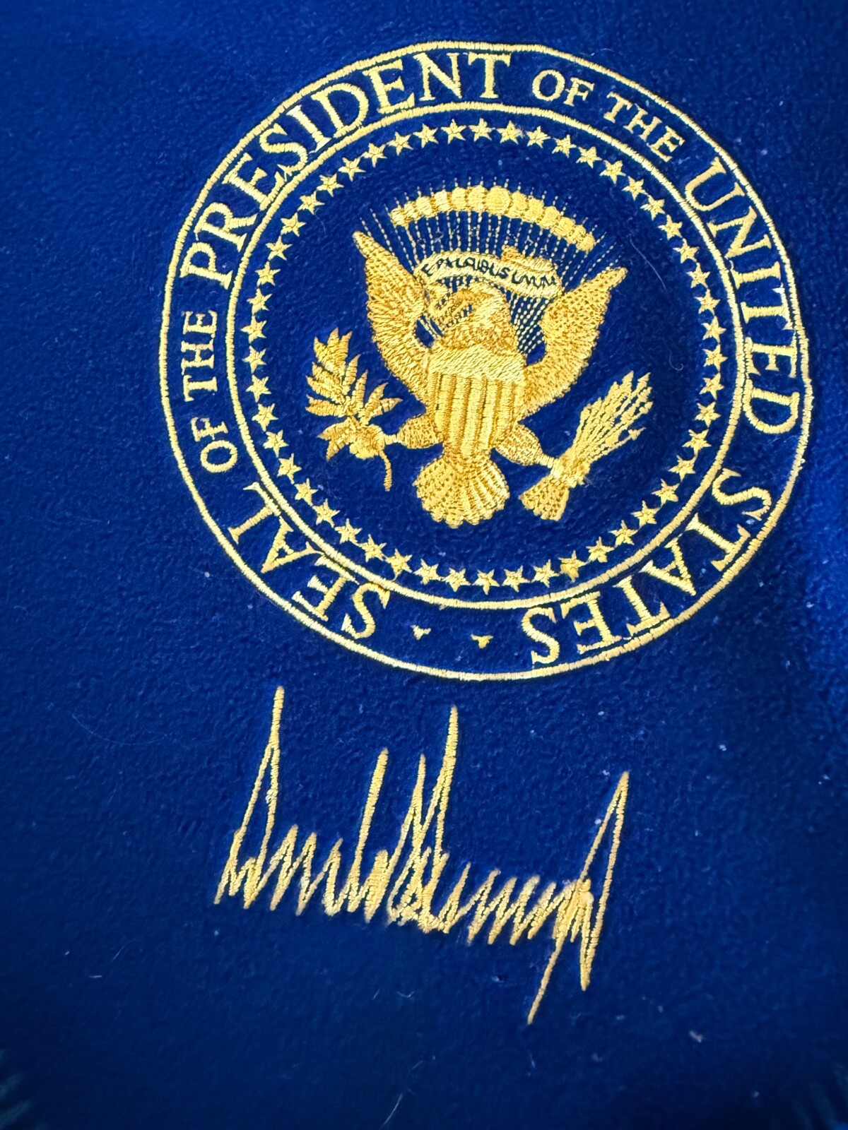 Presidential Seal – President Trump Signature – Fleece Blanket – New – Blue