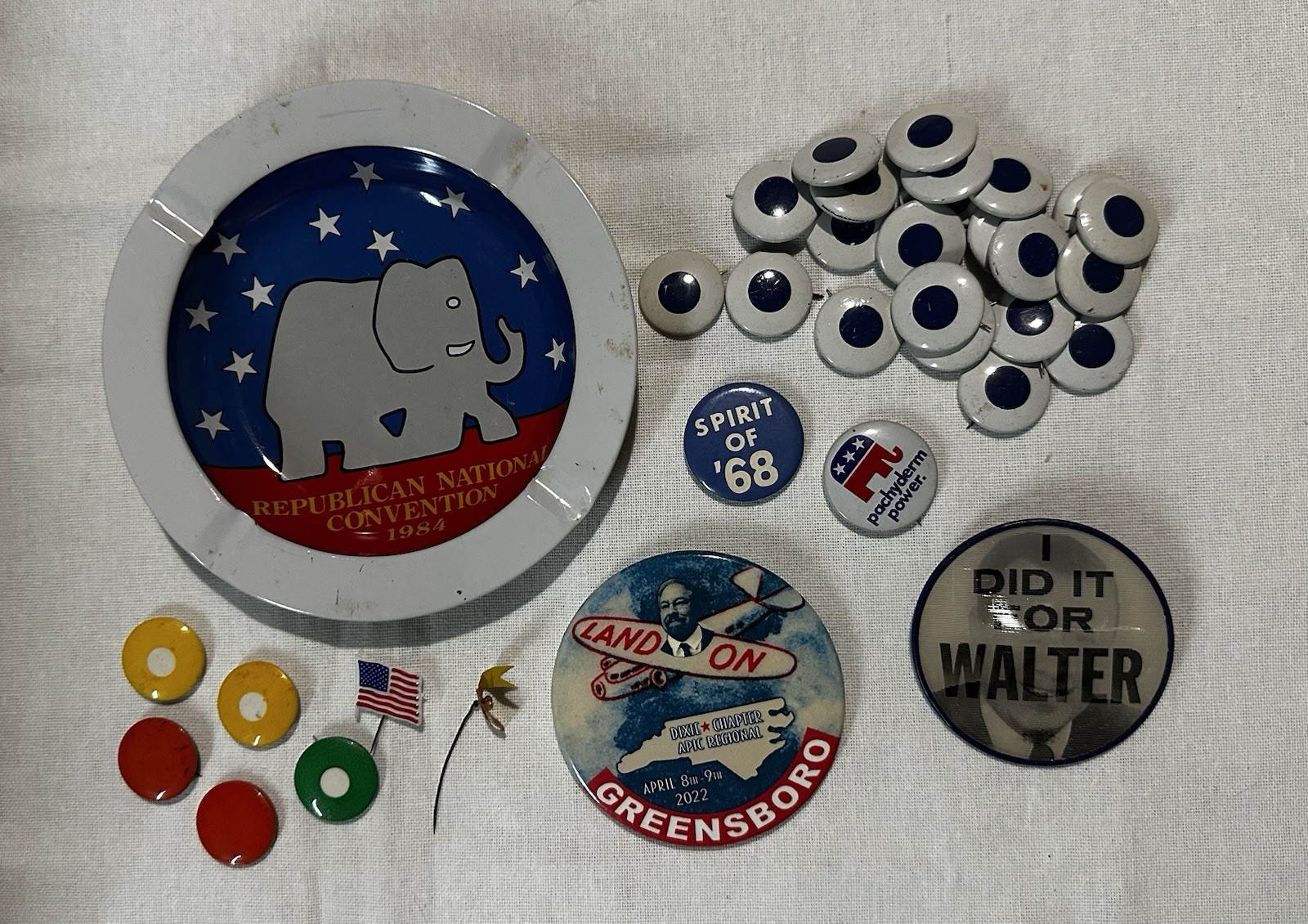 Vintage Republican Convention ashtray & Other Republican campaign buttons.