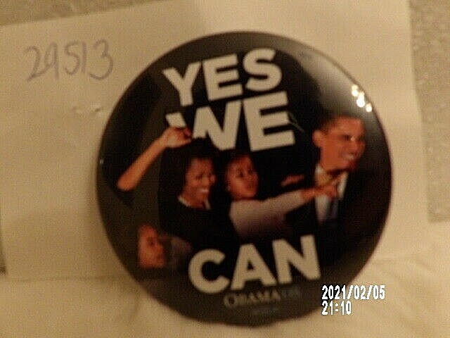 Yes We Can Political Campaign Pin Button #29513 With Barack, Michelle and girls