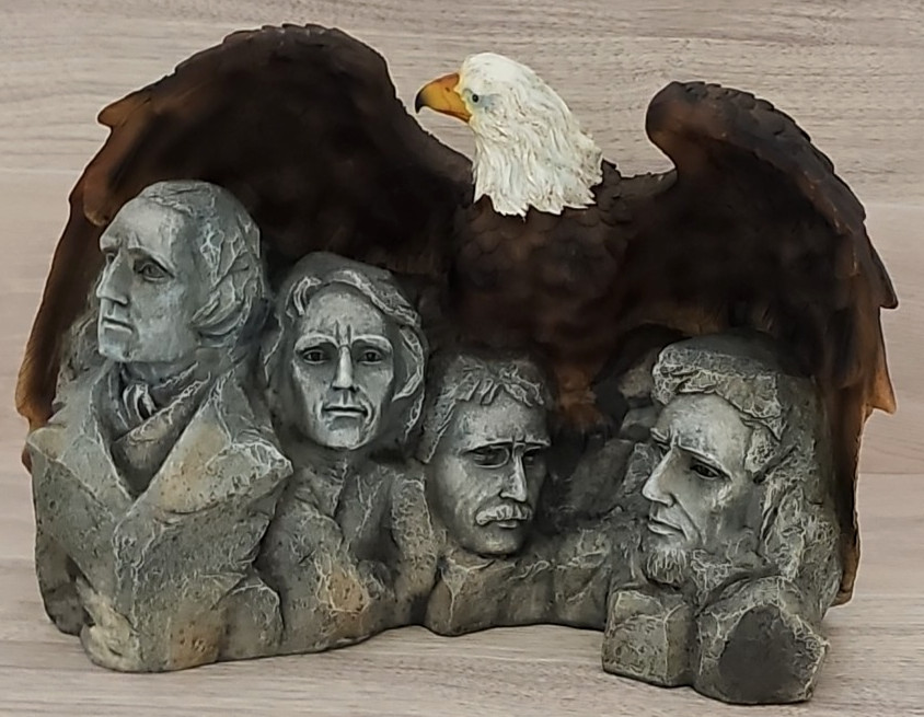 Mount Rushmore with Eagle Statue Approx. 9×6.25 Patriotic Presidential Sculpture