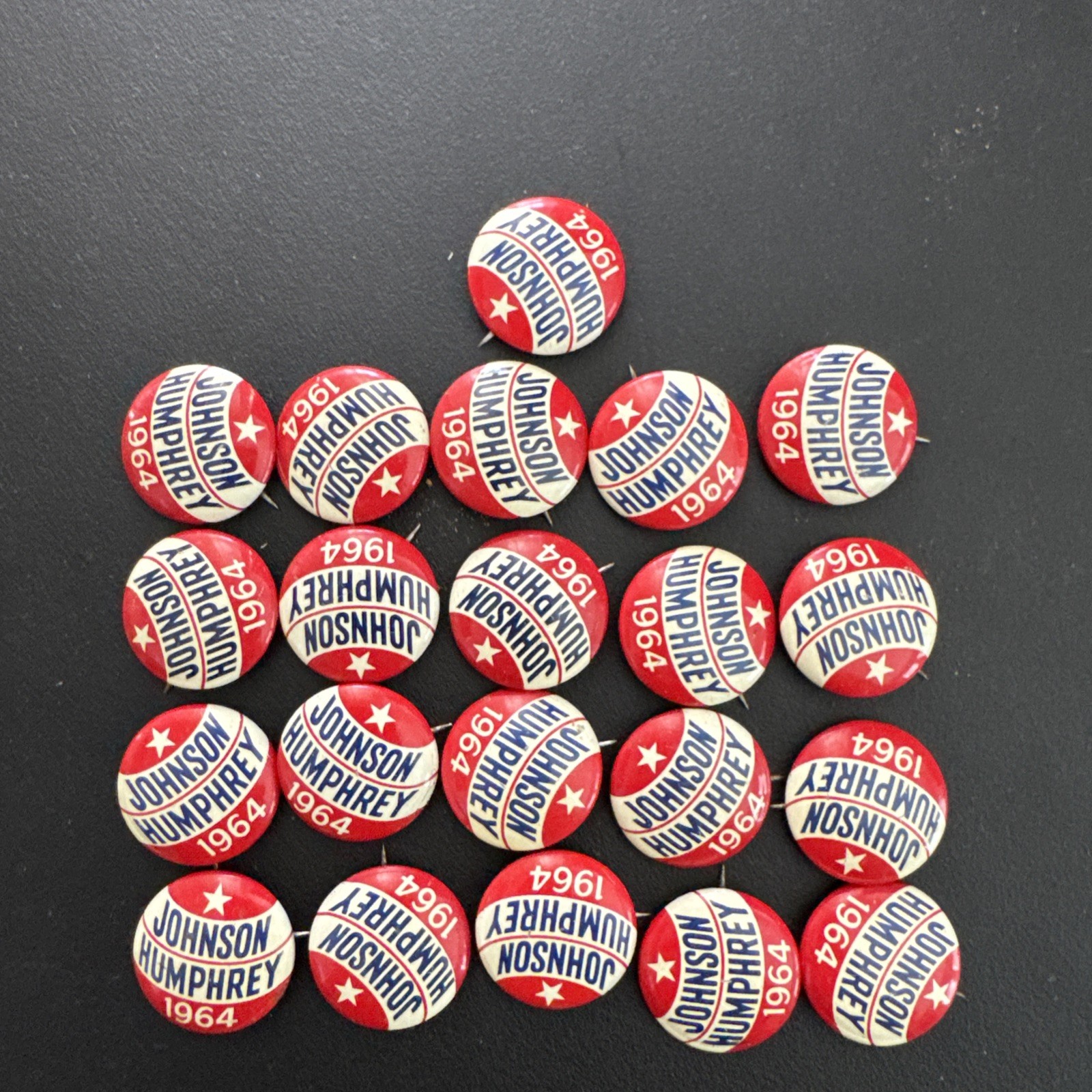 1964 LYNDON JOHNSON & HUBERT HUMPHREY presidential campaign PIN-BACK BUTTON 3/4″