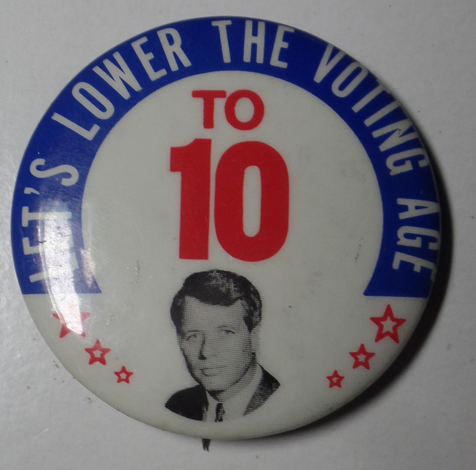 1968 anti-Robert Kennedy Prez Campaign Pin Making Fun of his Fan’s Youth Sm Size