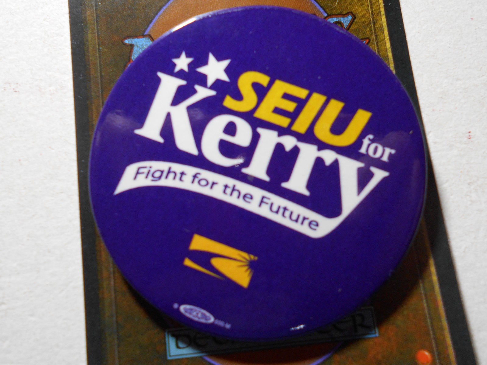 P0007: 2004 2-1/4″ SEIU for Kerry Fight for the Future cello pinback button