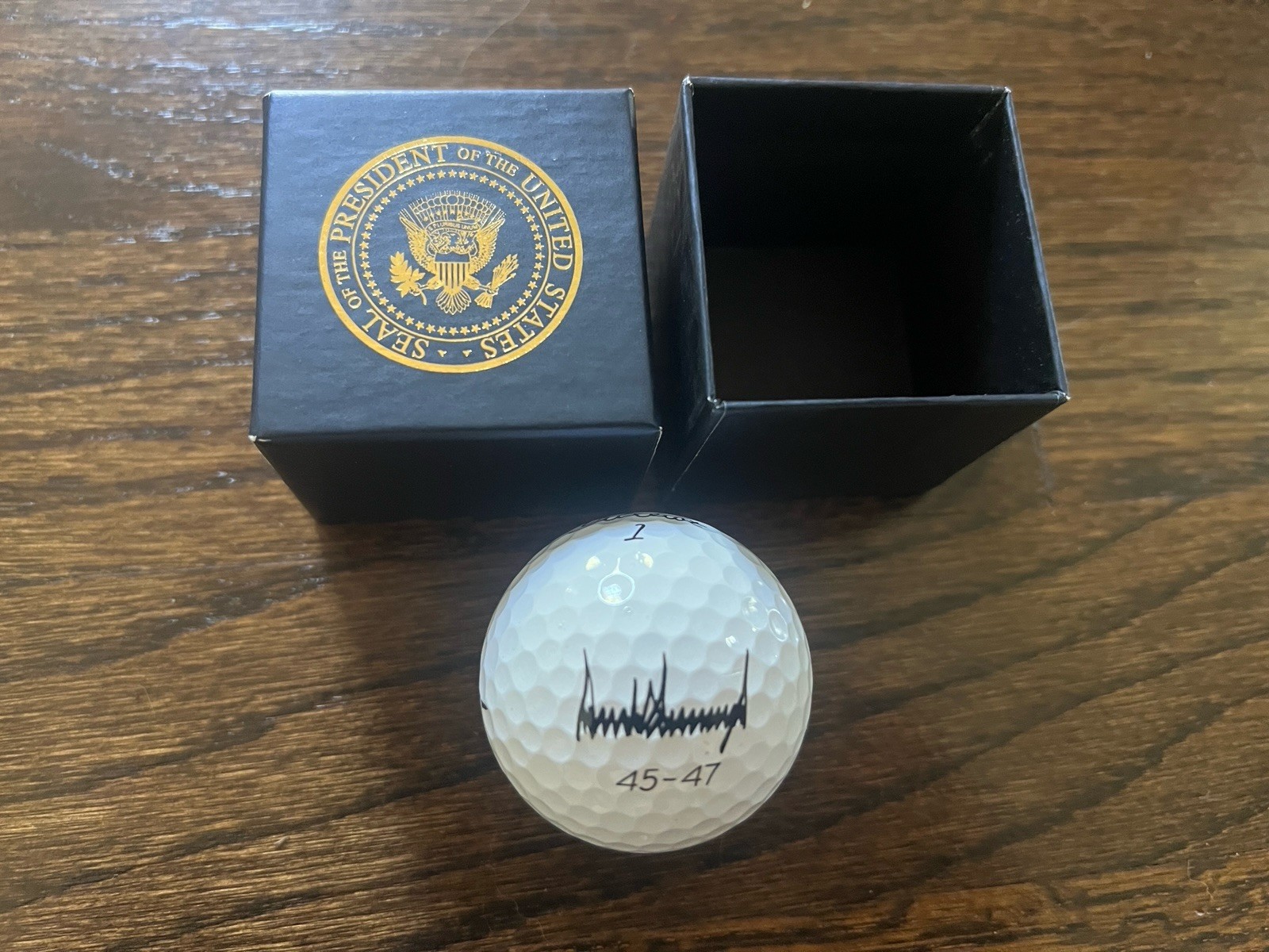 PRESIDENT DONALD TRUMP 2025 45 – 47 OFFICIAL WHITE HOUSE GOLF BALL W/ BOX