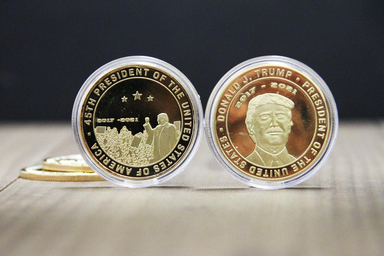 2017 DONALD TRUMP Presidential Gold Plated Tribute Coin with Blue Velvet Case