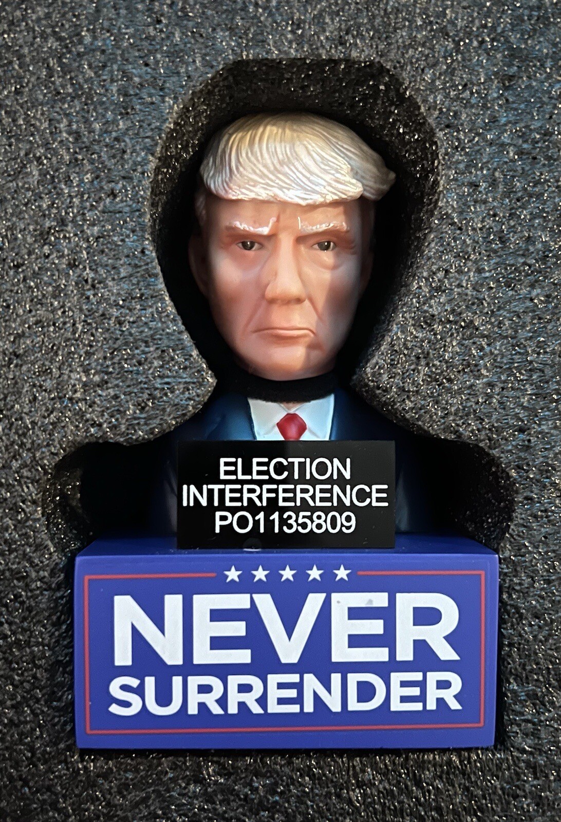 Trump “Never Surrender” bubble head