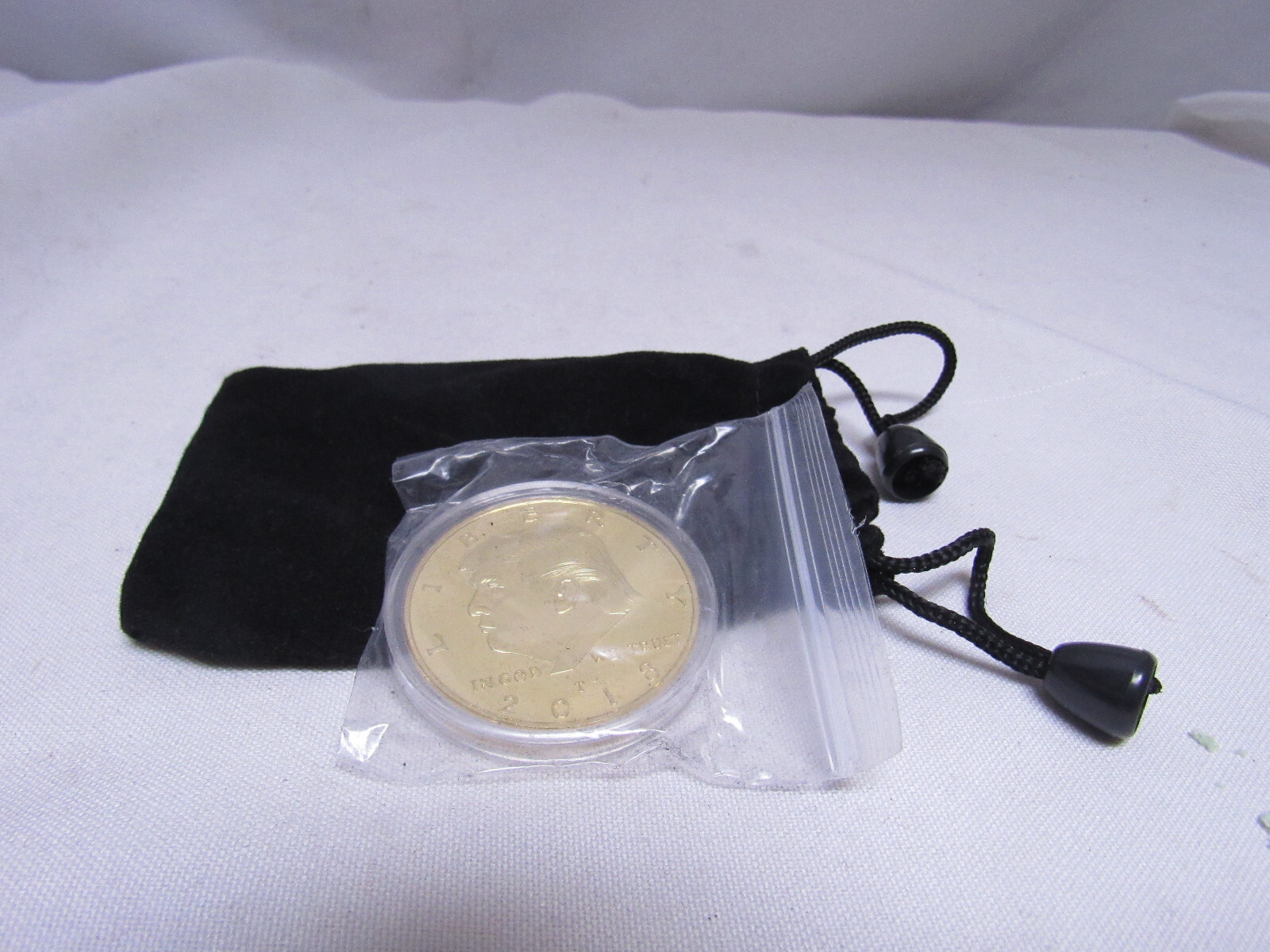 Donald Trump 2018 24K Gold Plated Collectible Eagle Coin with Fit Display Case