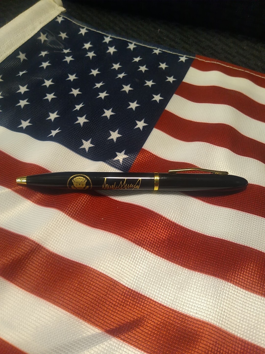 Presidential seal Donald J. Trump BLACK Ballpoint Pen – New