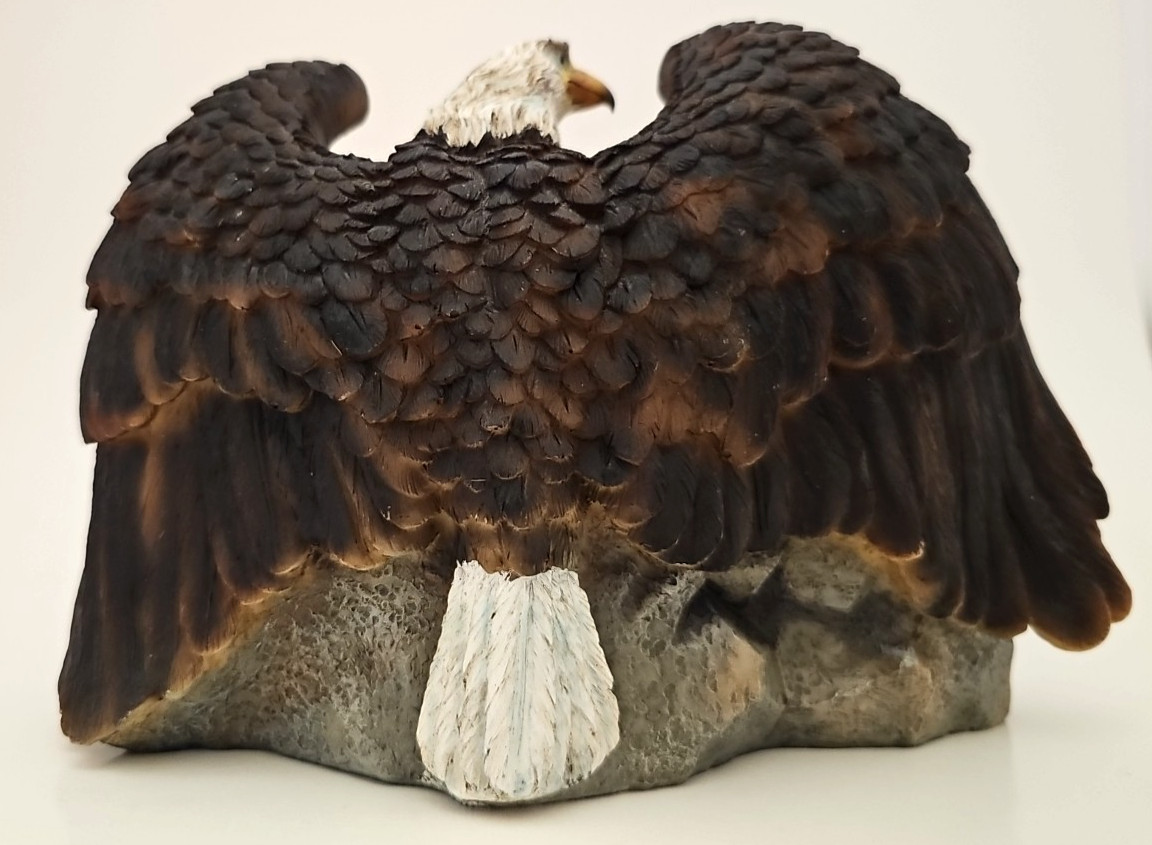 Mount Rushmore with Eagle Statue Approx. 9×6.25 Patriotic Presidential Sculpture