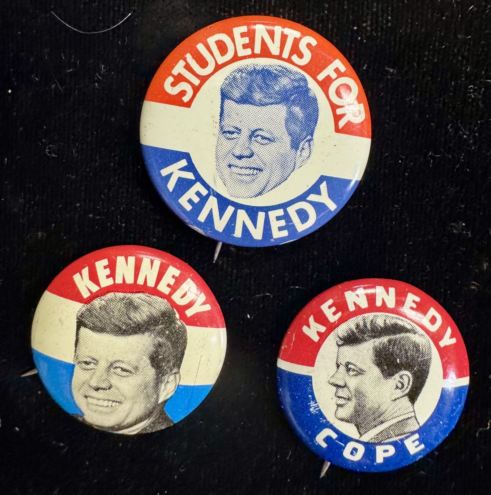 LOT OF 3 1960 JOHN F KENNEDY LITHOGRAPH CAMPAIGN BUTTONS, 7/8″-1″; EXC-NEAR MINT