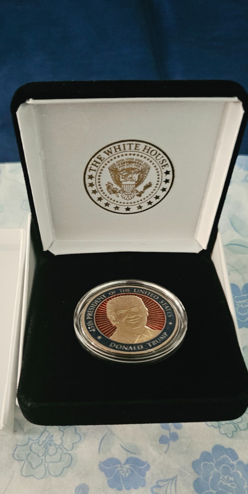 WHITE HOUSE CHALLENGE COIN PRESIDENT Donald Trump Presidential Seal New in Box
