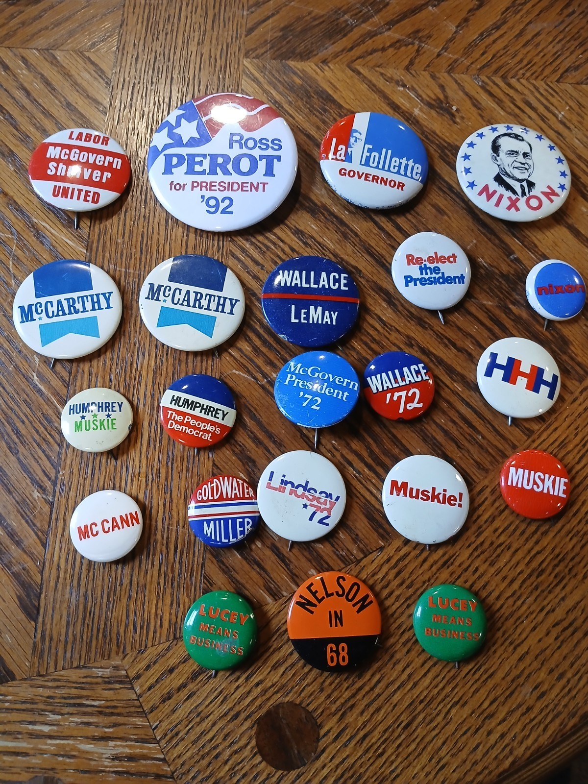 POLITICAL BUTTON PINS MEMORABILIA LOT 0F 22 1960s – 1990s NIXON,WALLACE,+